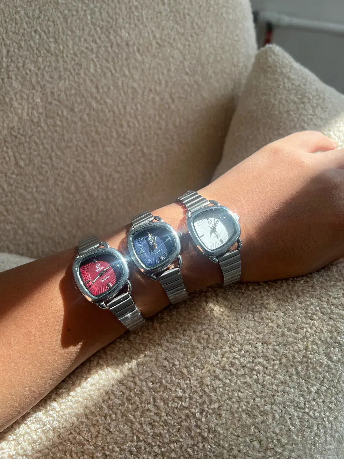 ساعت دخترونه|ساعت|رشت, استقامت ۱|دیوار