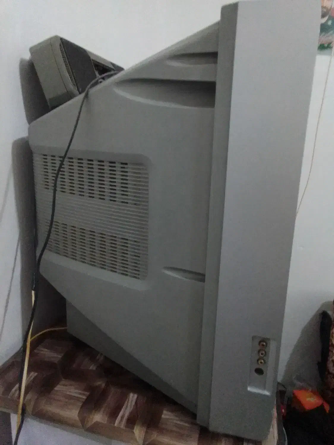 تلویزیون ۲۹اینج|تلویزیون و پروژکتور|لالجین, |دیوار