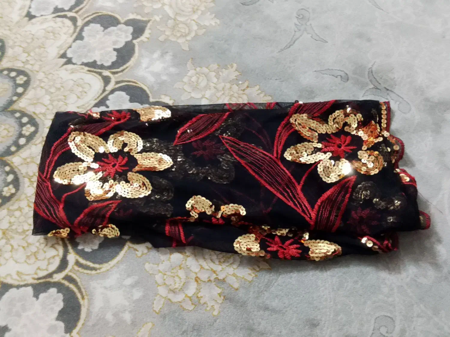 لباس و شال|لباس|شازند, |دیوار