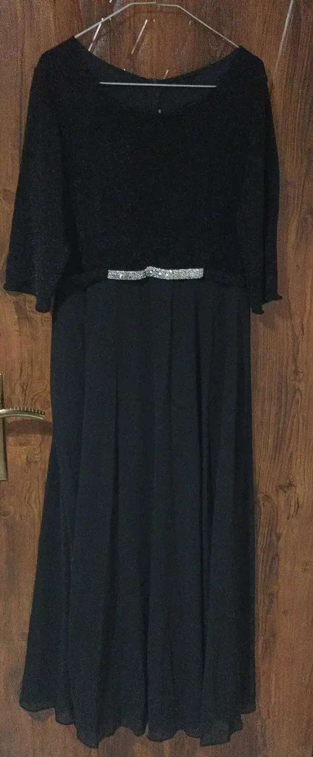 ۳ دسته لباس مجلسی نونو تمیز فقط ۲ ساعت پوشیده شده|لباس|اقبالیه, |دیوار