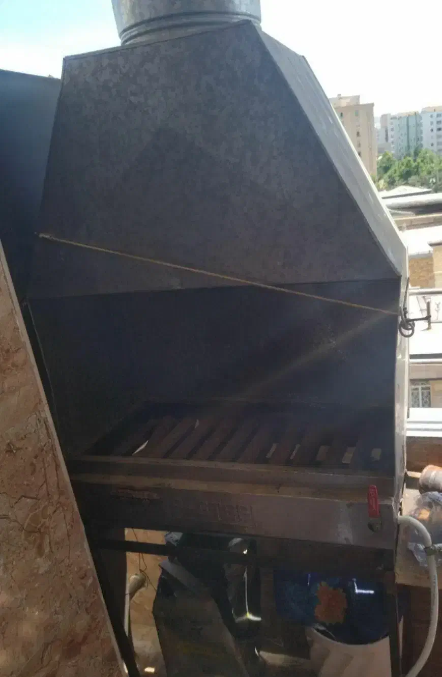 کباب پز ایستاده گازی پایه دار و دودکش دار در حد|اجاق گاز و لوازم برقی پختوپز|ارومیه, |دیوار