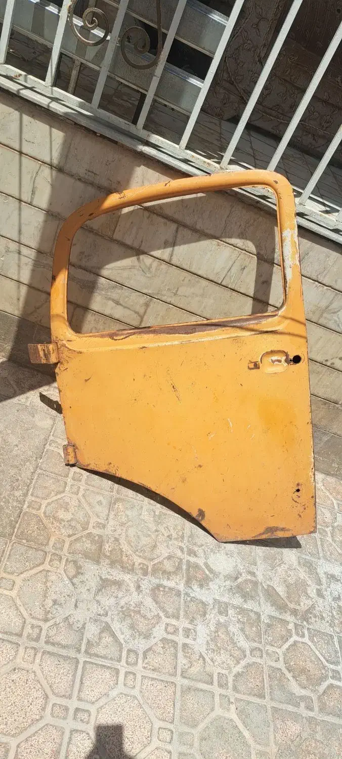 درب سمت راننده بنز ۱۹۲۴ مونتاژ خارج|قطعات یدکی و لوازم جانبی|میانه, |دیوار