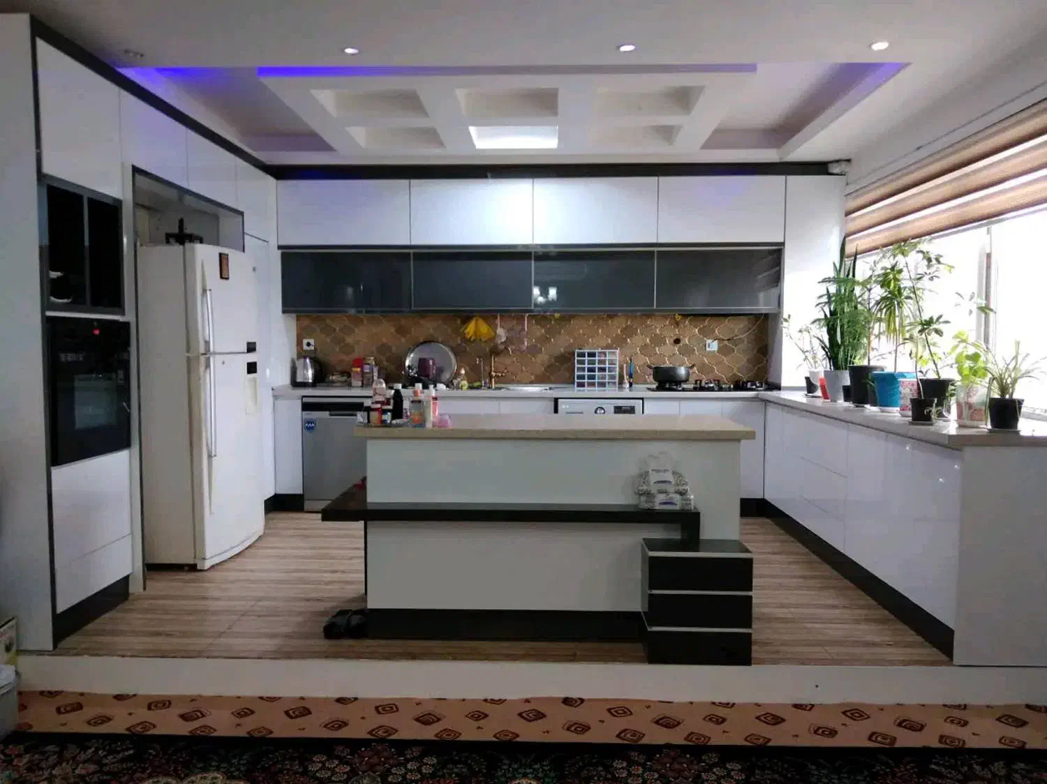 آرامش و راحتی در یک ویلا ۳ طبقه شیک و دلباز|فروش خانه و ویلا|چابهار, |دیوار