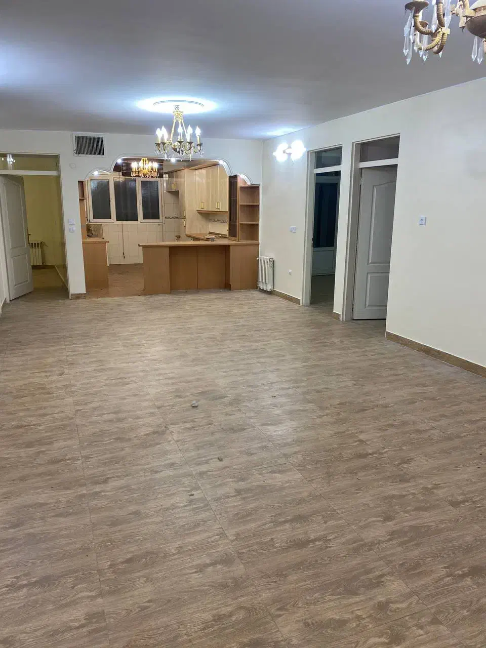 طبقه اول ۳خوابه (املاک سادات)