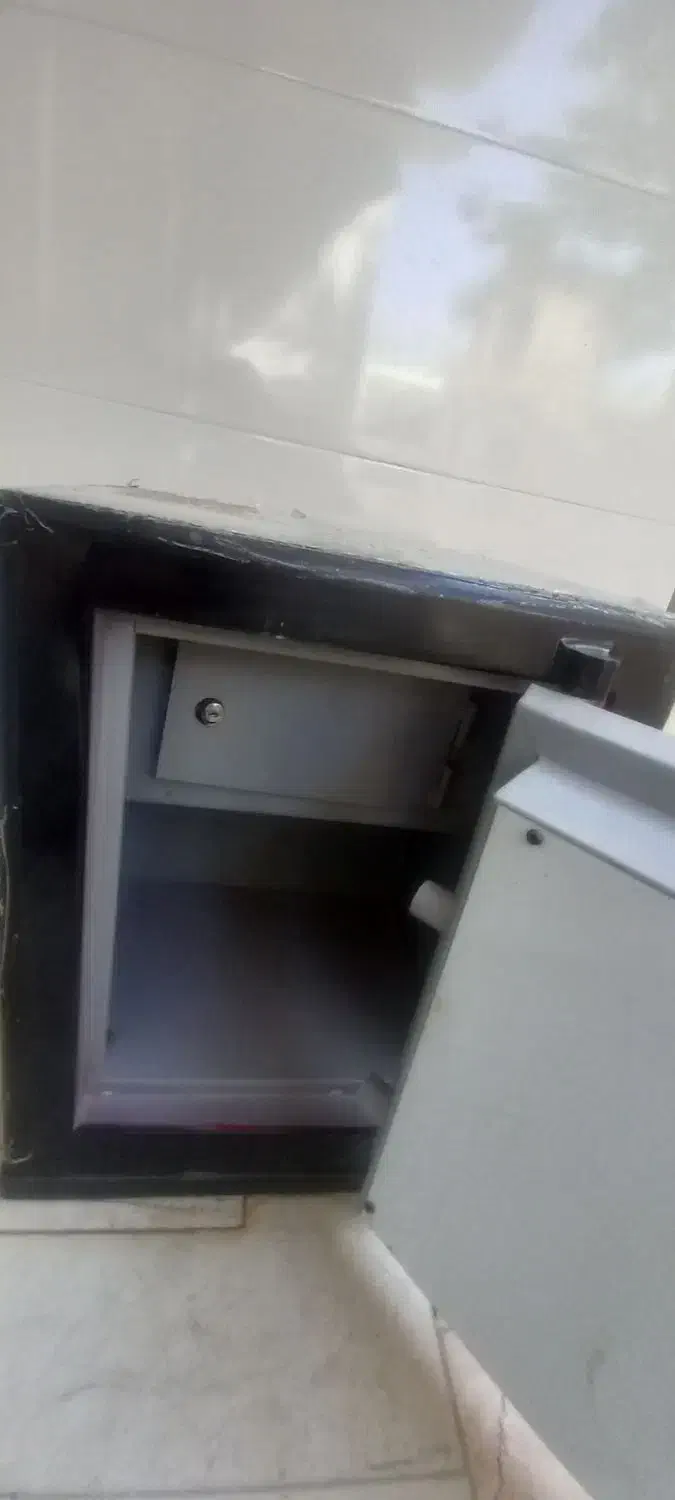 گاوصندق|ابزارآلات|فلاورجان, |دیوار