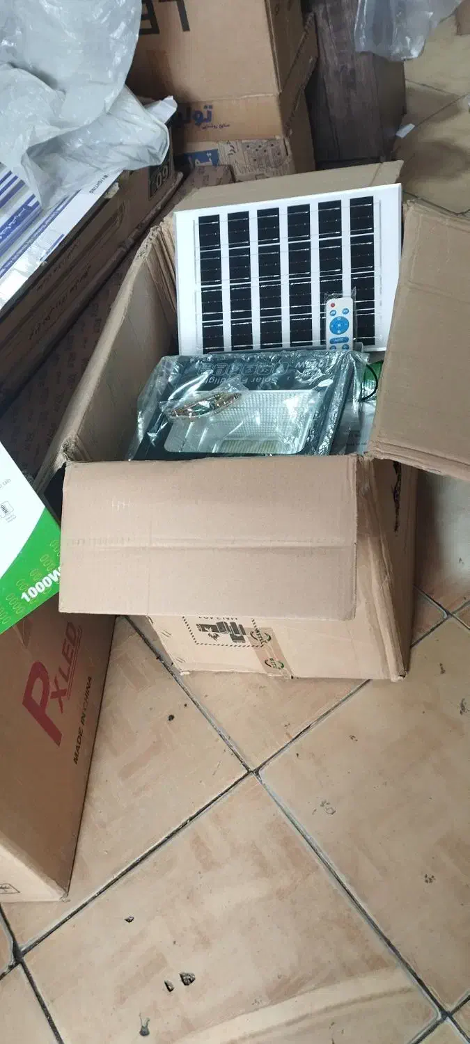 پرژکتور خورشیدی 1000وات پنل جدا ریموت دار|لامپ و چراغ|مشهد, شهید آوینی|دیوار