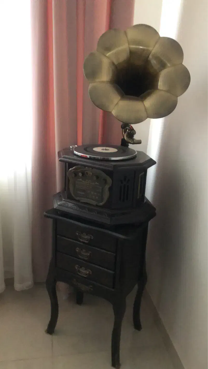 گرامافون با ویترین|کلکسیون و سرگرمی|اندیشه, شهرک صدف|دیوار