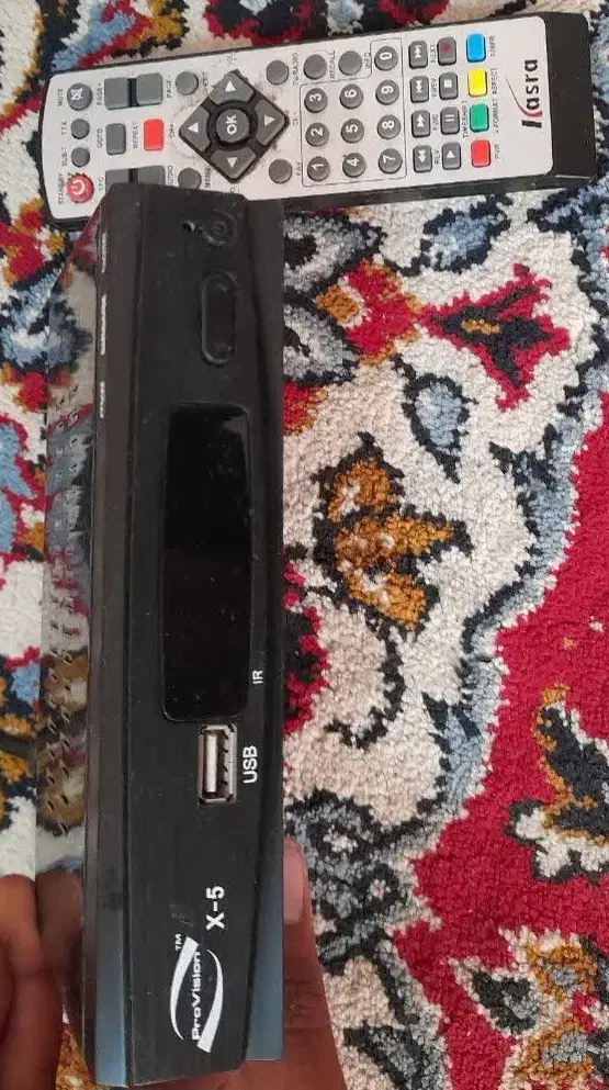 میز تلویزیون ودستگاه گیرنده دیجیتال|صوتی و تصویری|کاشان, آیت الله سعیدی|دیوار