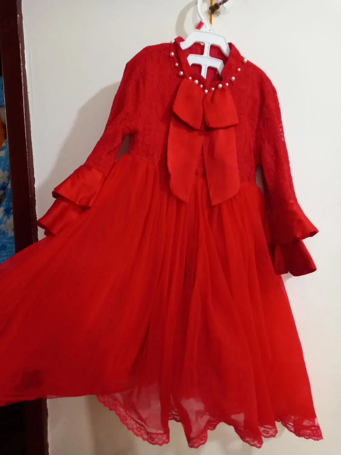 پیراهن مجلسی قرمز رنگ پرچین وپیراهن سفید سورمه ای|لباس|آبادان, |دیوار