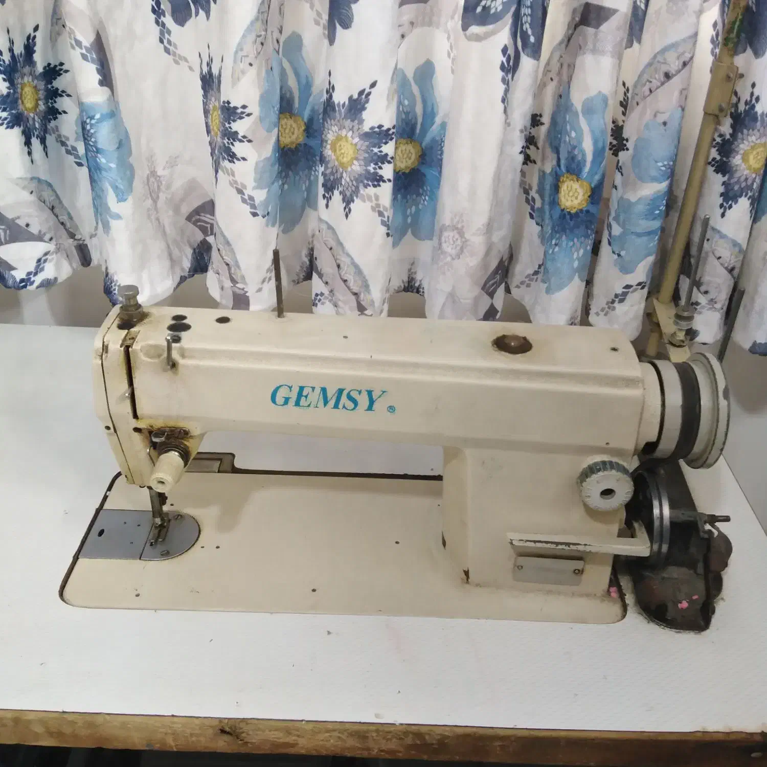 چرخ صنعتی|چرخ خیاطی و ریسندگی|قائم‌شهر, |دیوار