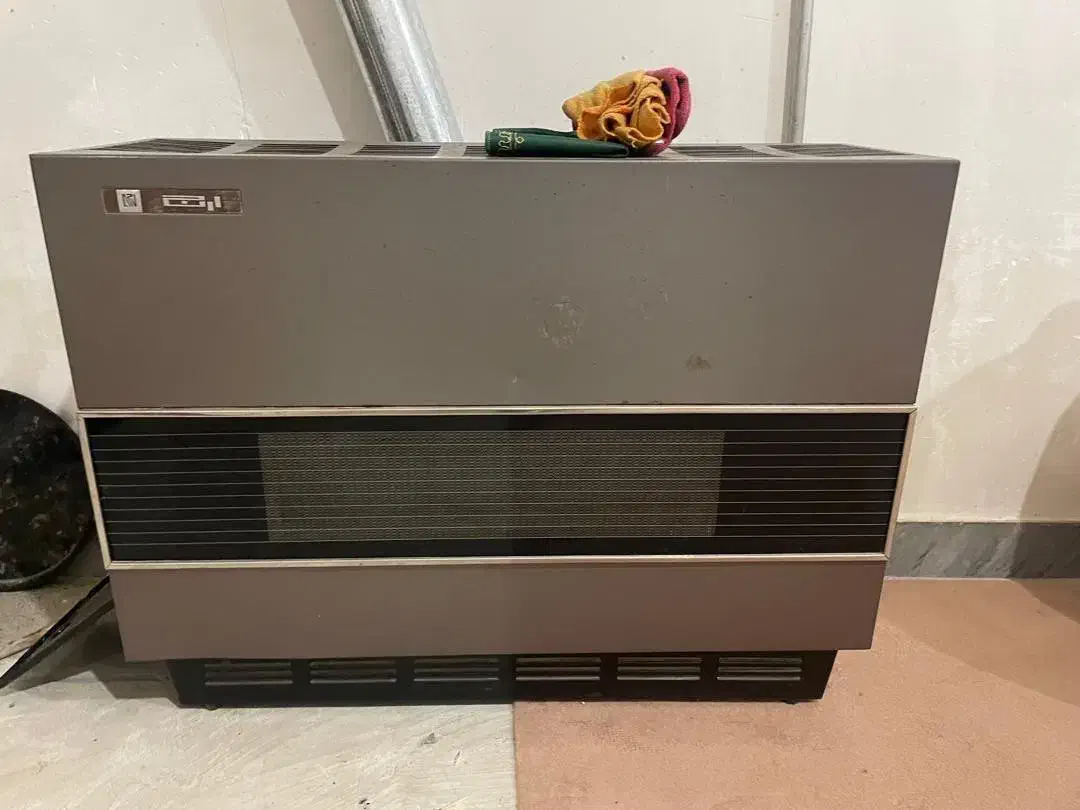 دو عدد بخاری یکی ایمن گاز مشهد یکی ارج|بخاری، هیتر، شومینه|شیروان (خراسان), |دیوار