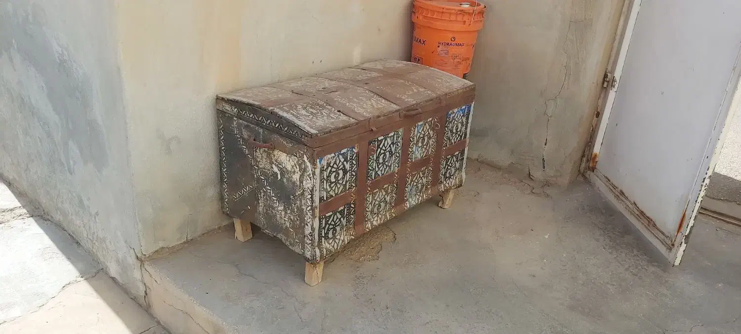 صندوقچه قدیمی( قدمت ۱۰۰ سال )|کلکسیون اشیاء عتیقه|فردوس (خراسان), |دیوار