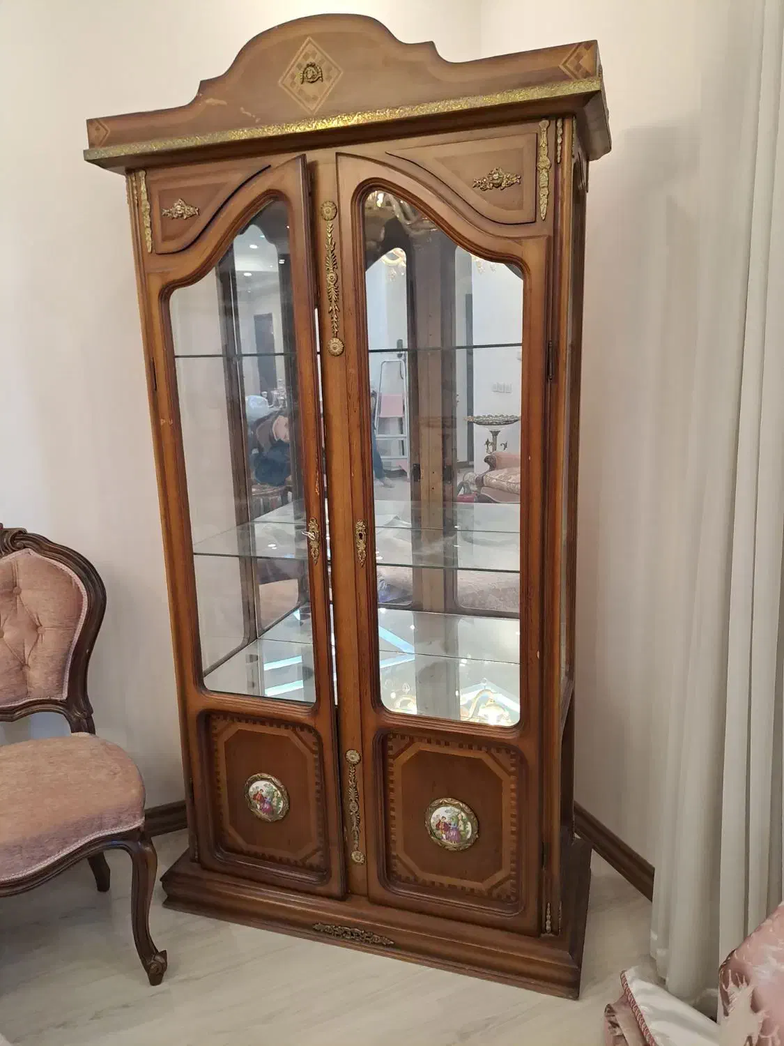 ویترین چوبی کلاسیک|بوفه، ویترین، کنسول|اصفهان, کوی شهید کشوری|دیوار