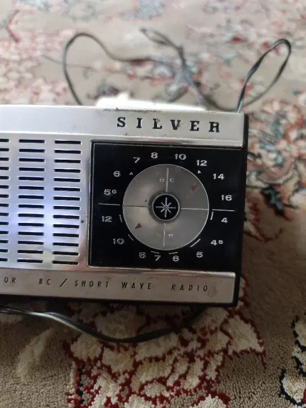 رادیو قدیمی TRANSISTOR 8 ، SILVER تمیز و سالم|کلکسیون اشیاء عتیقه|مشهد, ابوذر|دیوار