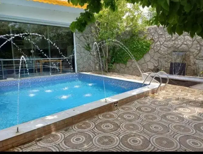 یک روز به یاد ماندنی را در ویلا تجربه کنید|اجارهٔ کوتاه‌مدت ویلا و باغ|اصفهان, ردان|دیوار