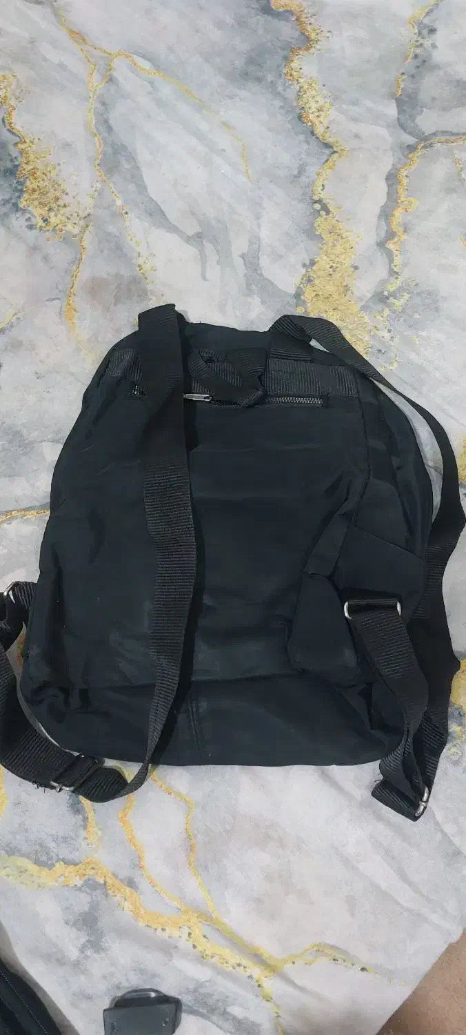 یک کوله مدرسه و یک کیف کمری|کیف، کفش، کمربند|نجفآباد, کهریزسنگ|دیوار