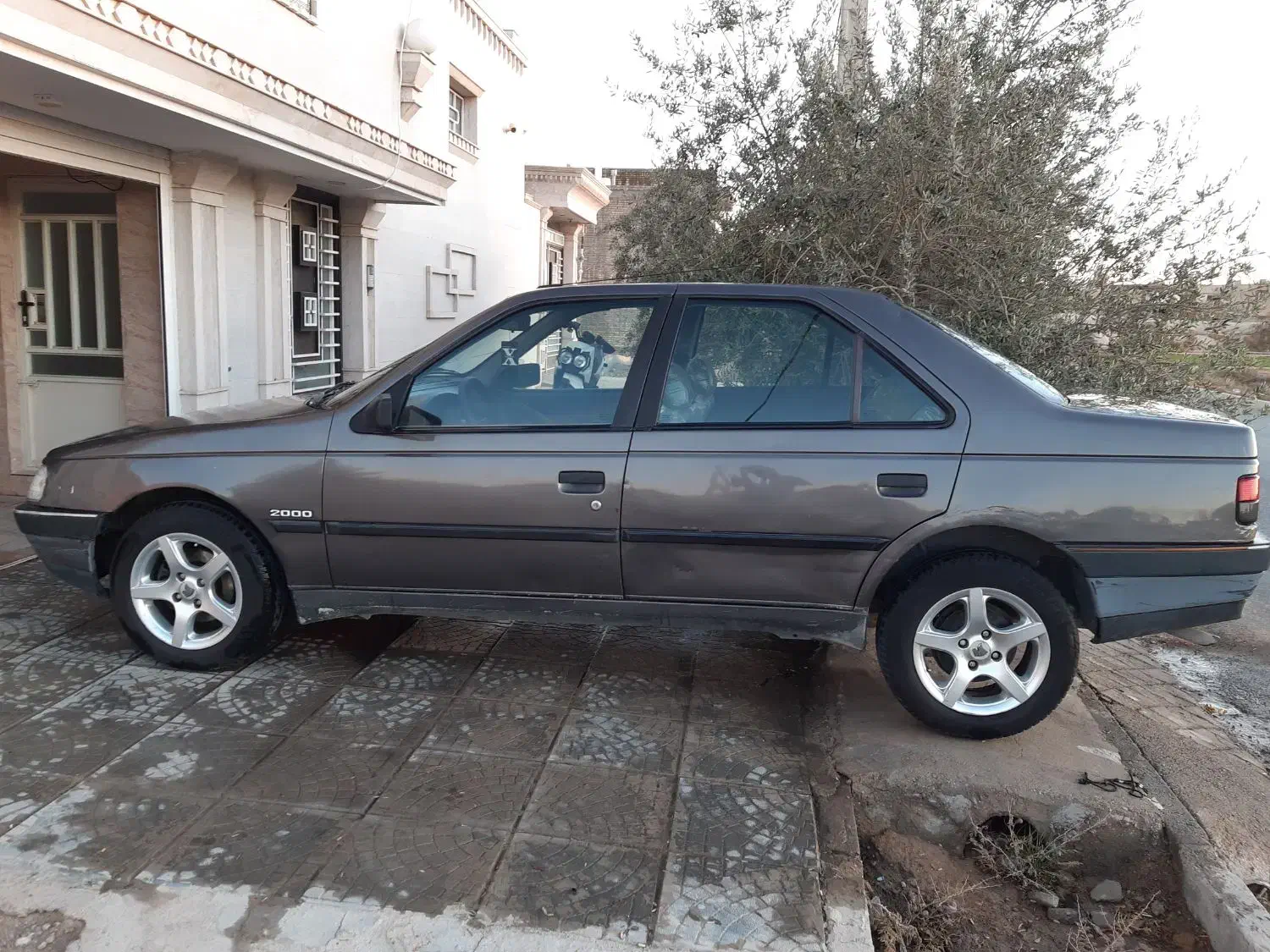 پژو ۴۰۵ مدل ۱۳۸۱ موتور ۲۰۰۰ استثنایی تقریبا بی رنگ|خودرو سواری و وانت|ابرکوه, |دیوار