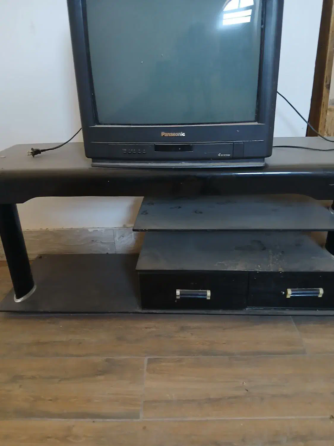 لباس شوی تلویزیون ومیزه سالم بادستگاه دیجیتال|سایر لوازم برقی|رفسنجان, |دیوار