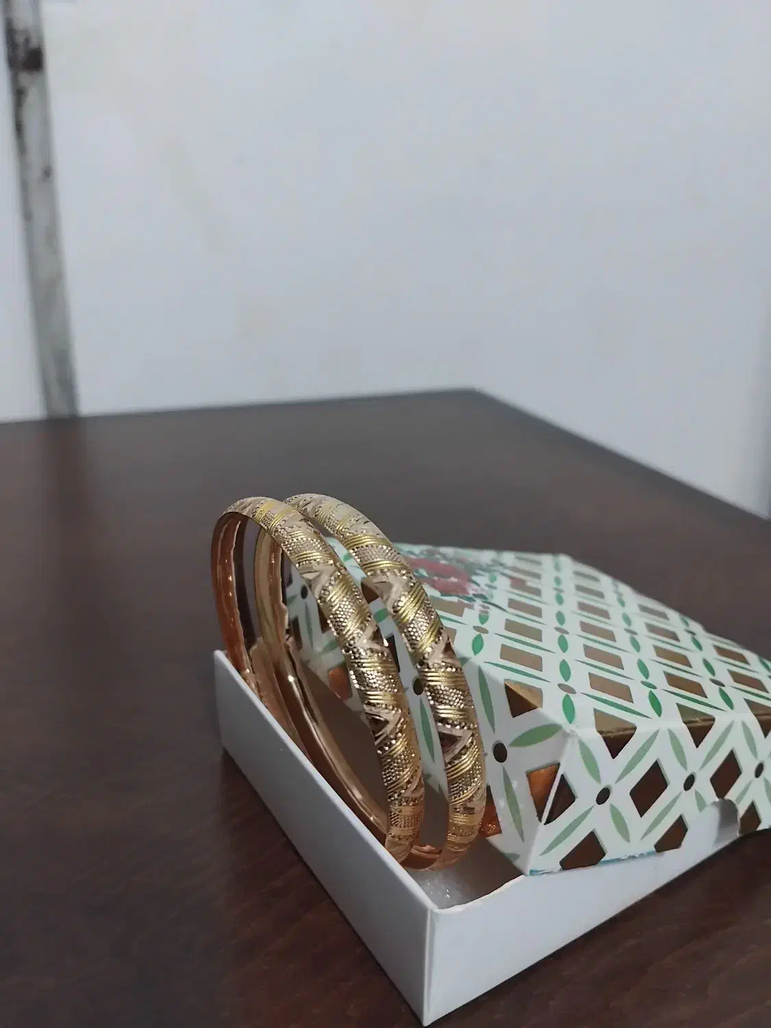 طلا دسته دوم اما دست نکرده|جواهرات|دزپارت, |دیوار