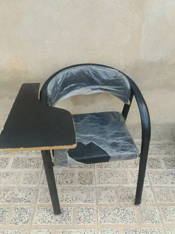 ۶ عدد صندلی ساده دسته دار نو و تخته وایت برد بزرگ|صندلی و نیمکت|ایلام, |دیوار