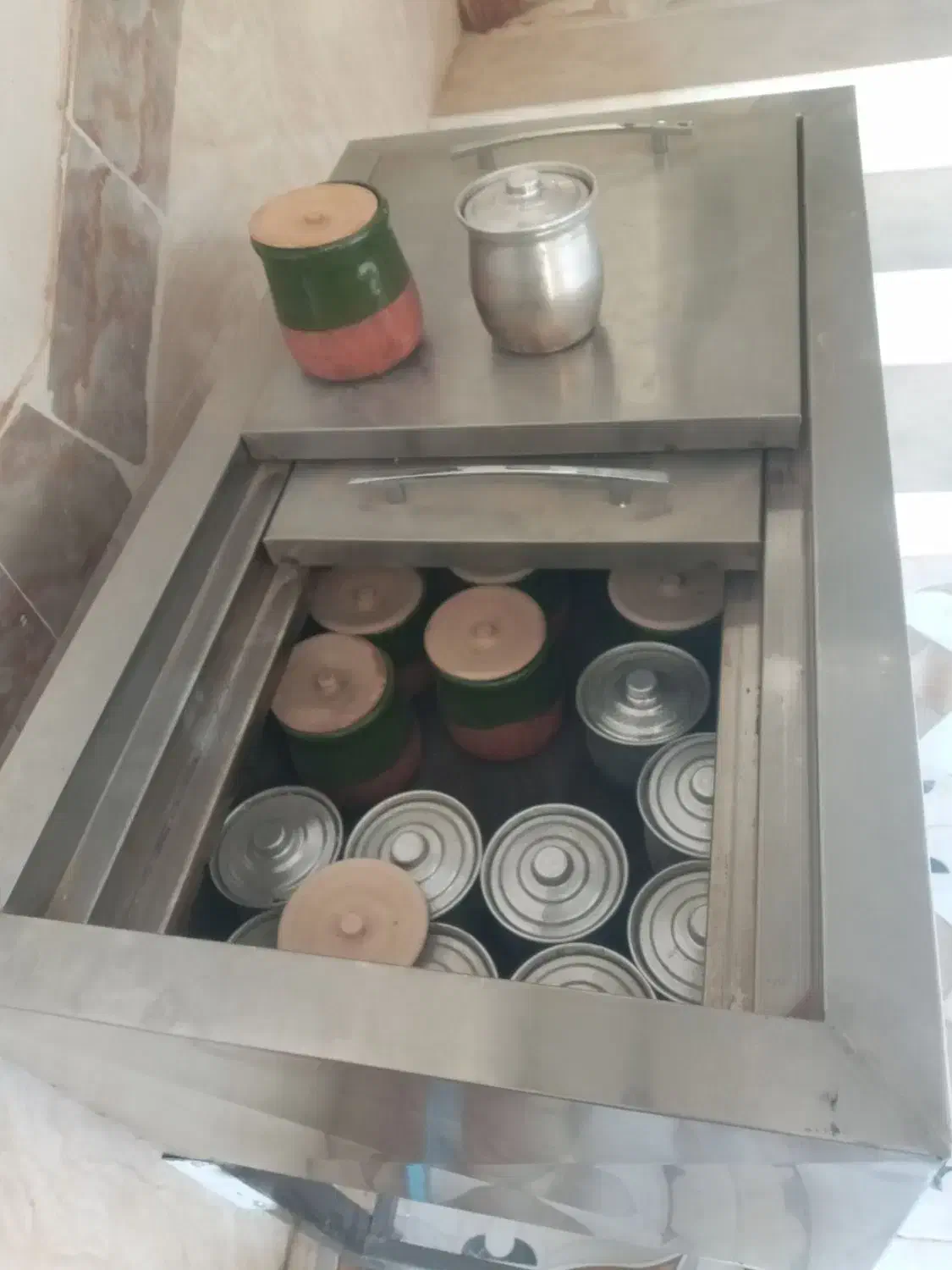 لوازم غذا خوری|میز و صندلی غذاخوری|میانه, |دیوار