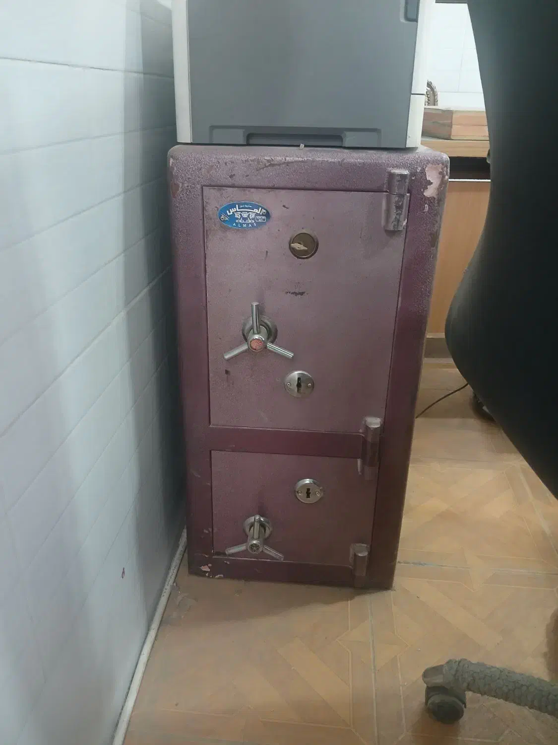 میز و صندلی اداری|دفتر کار|هشتگرد, شهرک اداری|دیوار