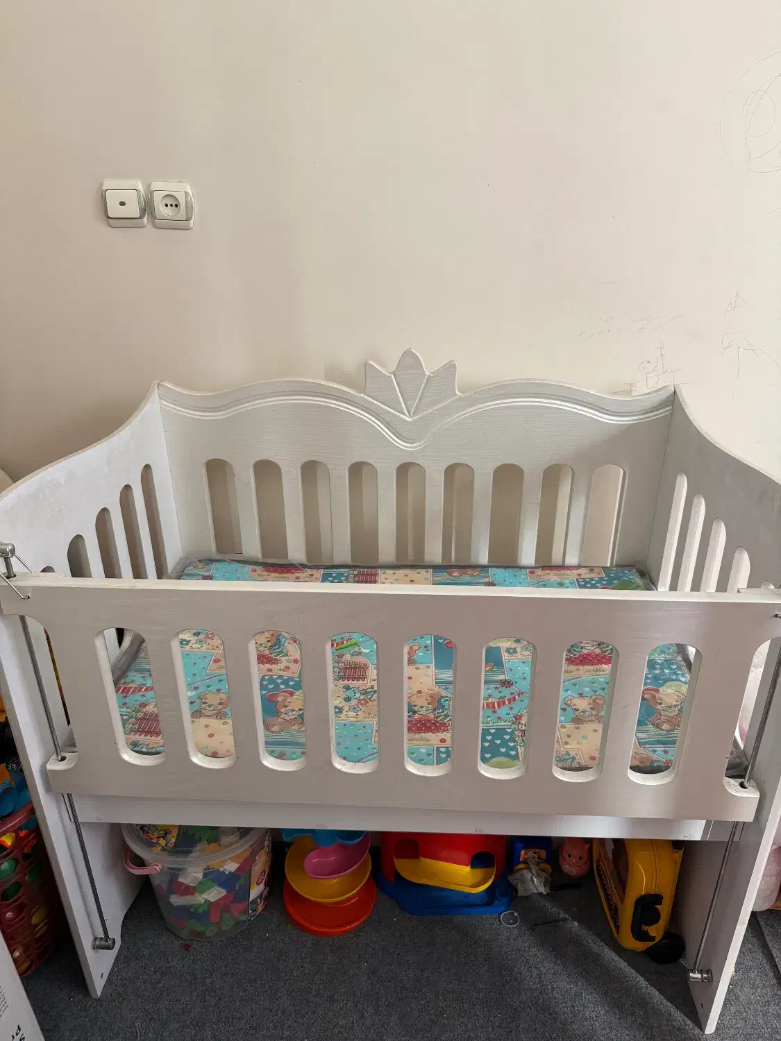 تخت کنار مادر نو مناسب سیسمونی|تخت و صندلی بچه|ری, دولتآباد|دیوار