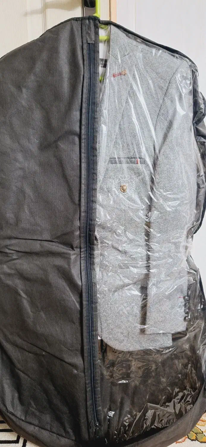 کت و پیراهن|لباس|حمیدیا, |دیوار