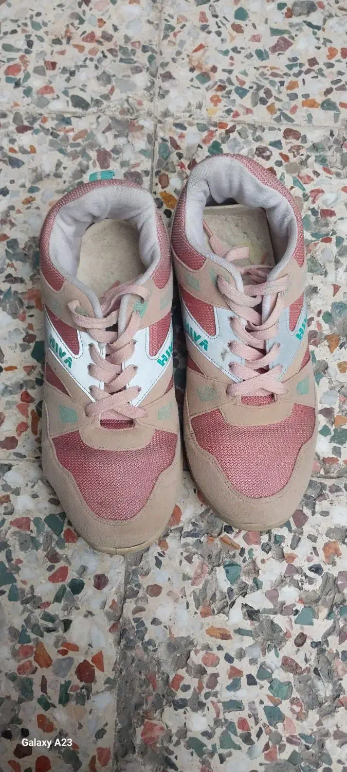 کفش تمیز ونوبراهرکی نیاز داره|کیف، کفش، کمربند|بندر ماهشهر, |دیوار