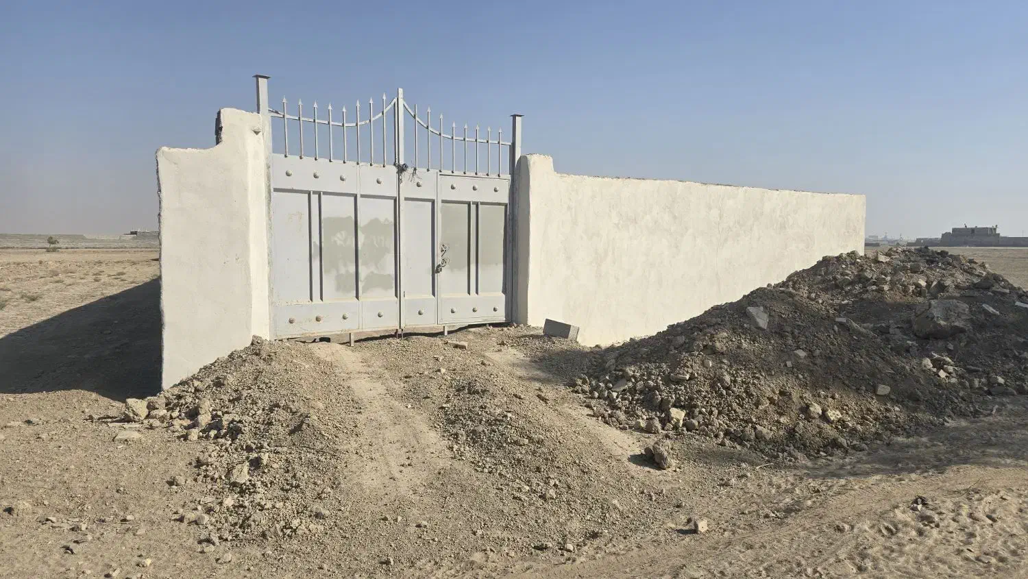 پلاک چهاردیواری/۷۲۰ متر/بر اتوبان/بدون عقب نشینی|فروش دفتر صنعتی، کشاورزی، تجاری|اصفهان, فرودگاه شهید بهشتی|دیوار