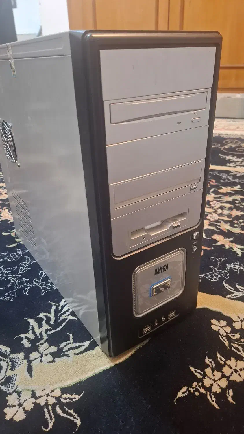 کیس کامپیوتر قدیمی|رایانه رومیزی|دوگنبدان, |دیوار