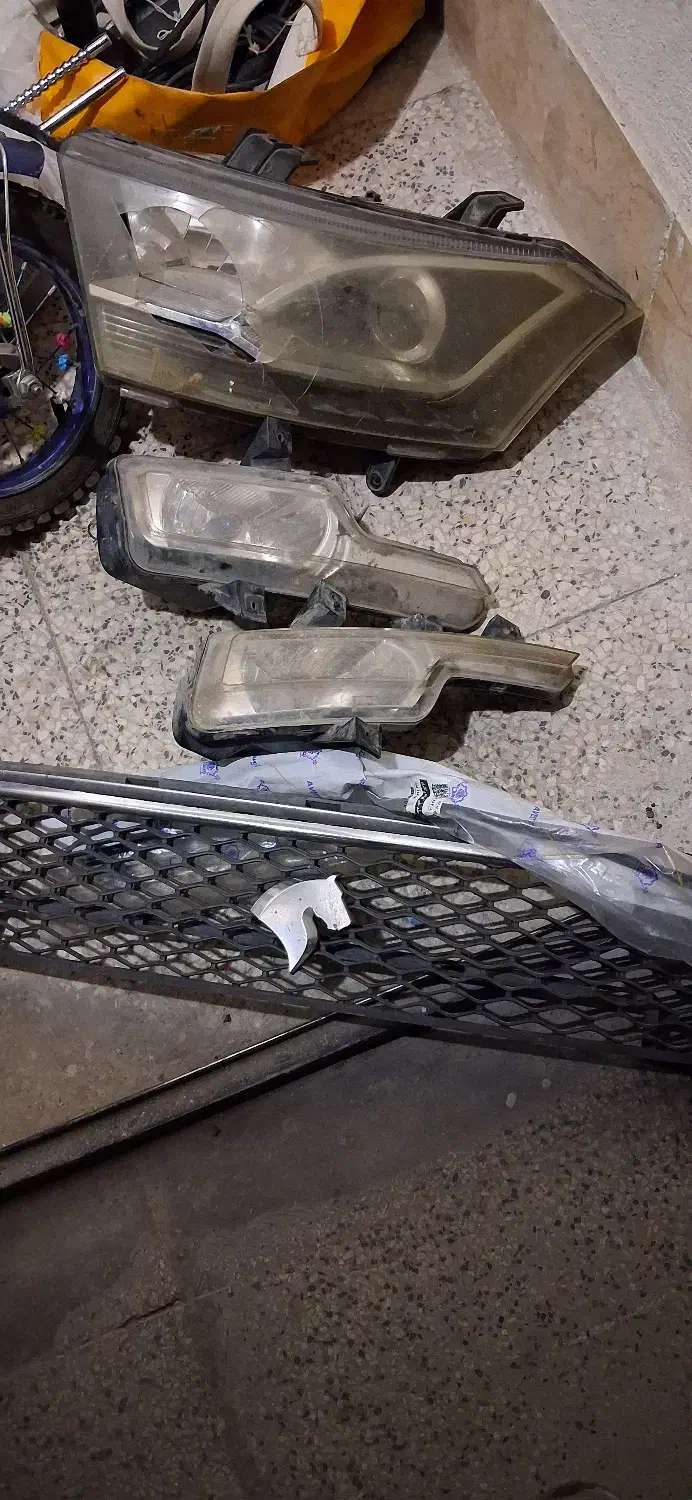 چراغ و مه شکن جلو دنا|قطعات یدکی و لوازم جانبی|شیراز, باغ تخت|دیوار