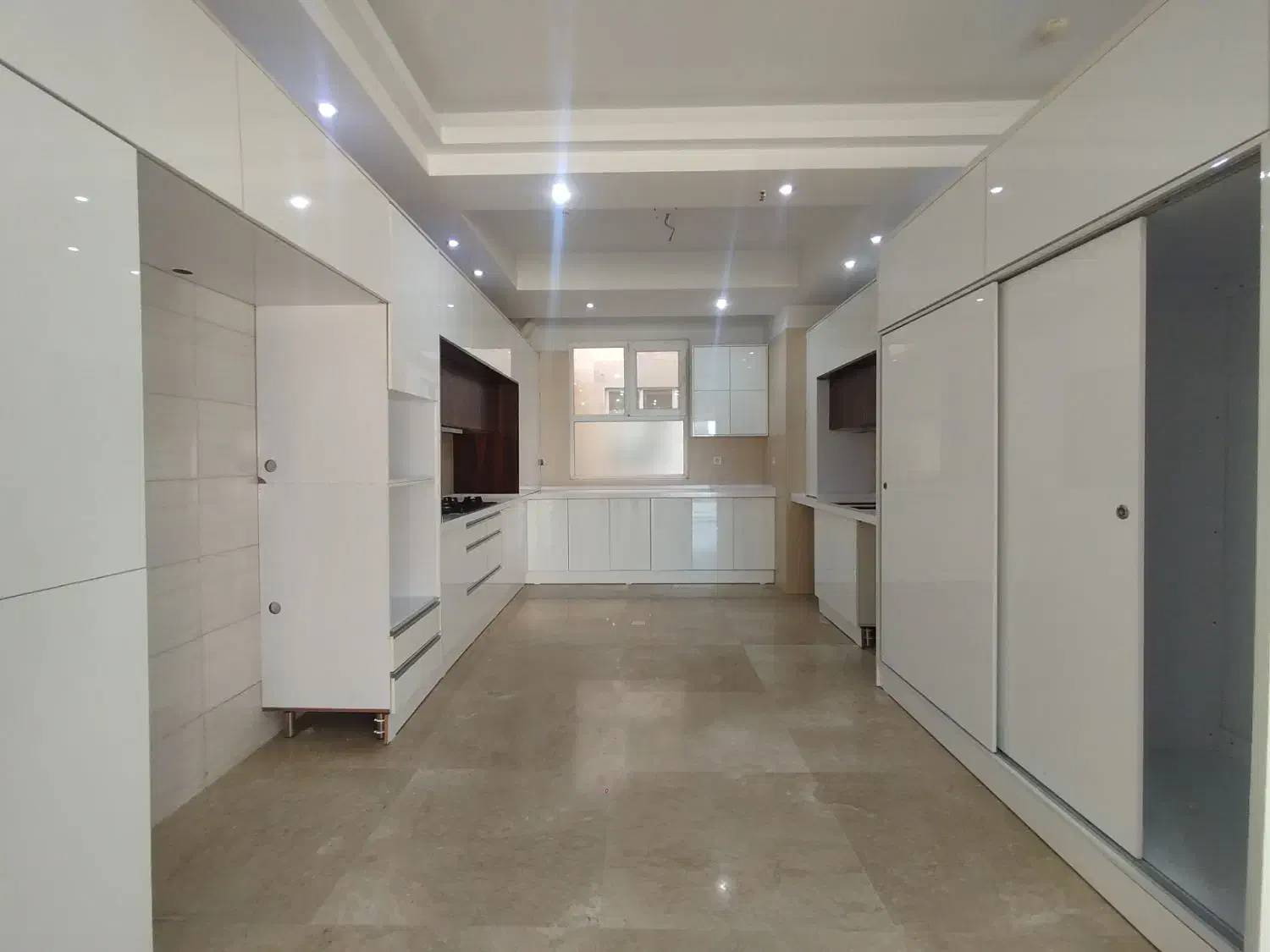 ۱۲۰ متر ۲ خواب فول امکانات / ۷ ساله /سالن پرده خور