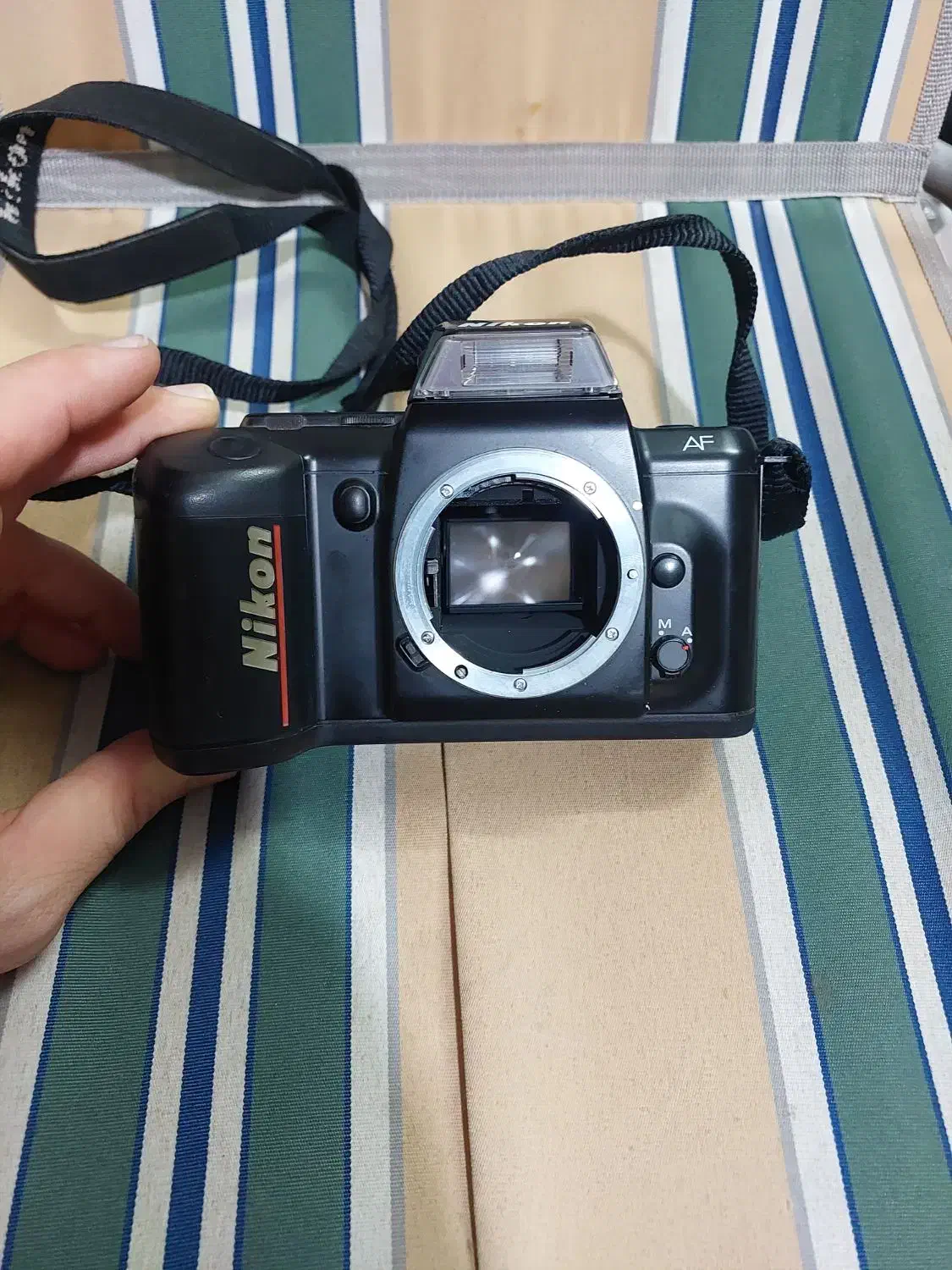 دوربین نیکون ژاپنی|دوربین عکاسی و فیلمبرداری|اندیشه, اندیشه فاز ۱|دیوار