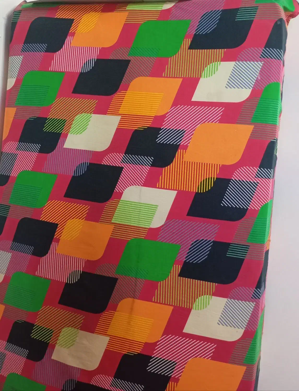 تشک خالی|تشک تختخواب|قم, امامزاده ابراهیم|دیوار