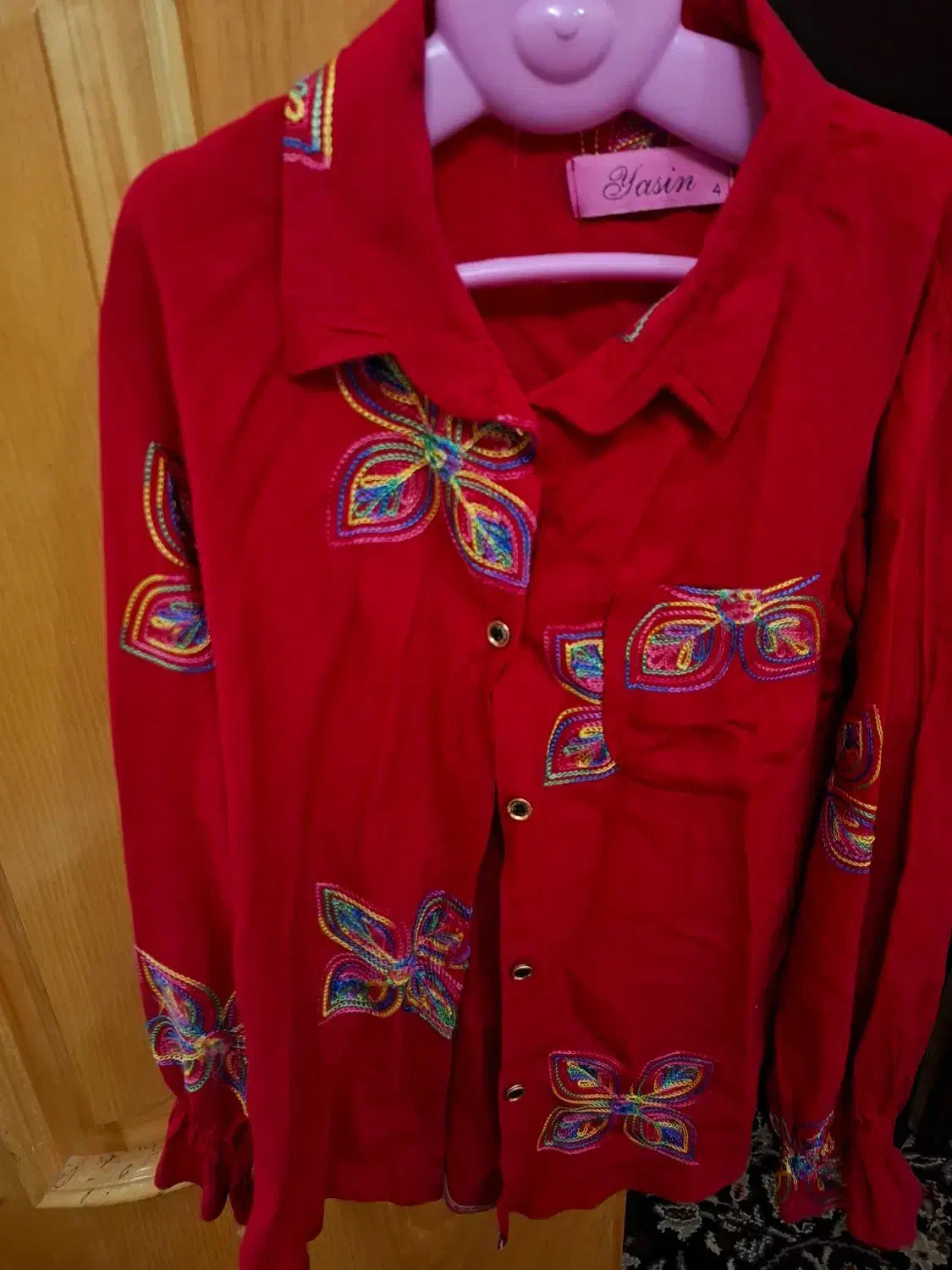 لباس دخترانه|کفش و لباس بچه|نجفآباد, پادگان عاشورا|دیوار