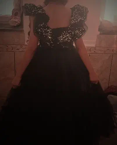 تور مجلسی دخترانه|لباس|کنار تخته و کمار, |دیوار