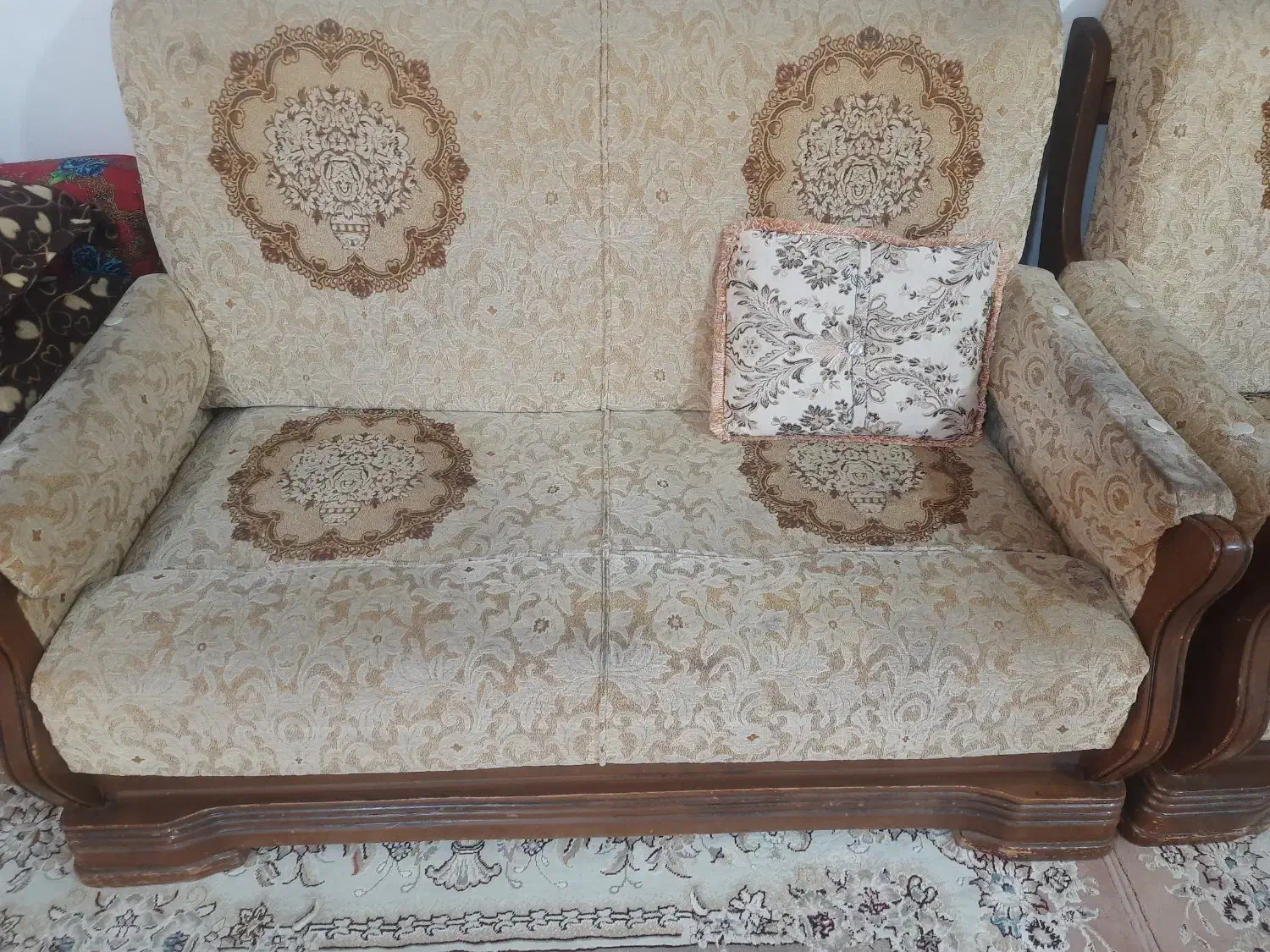 یک دست مبل کارکرده راحتی|مبلمان خانگی و میز عسلی|مراغه, |دیوار