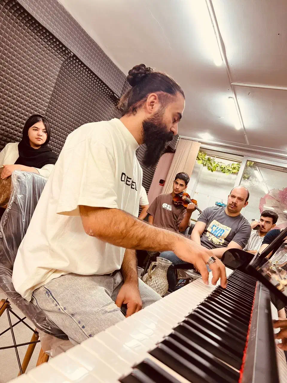 آموزش آواز و خوانندگی (کلاس گروهی)|خدمات آموزشی|اصفهان, خواجو|دیوار