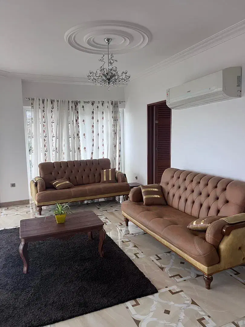 دو عدد مبلمان سه نفره چستر جنس چرم جیر|مبلمان خانگی و میز عسلی|رامسر, |دیوار