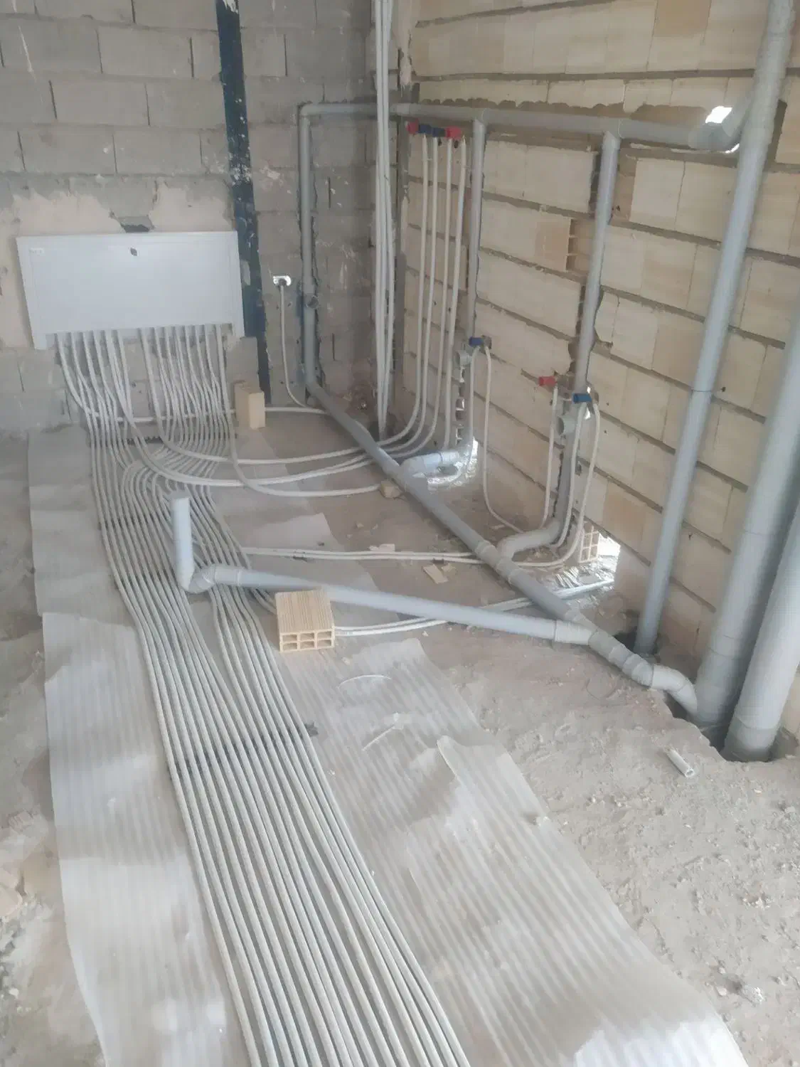 تعمیرات تخصصی پلیکاولوله های اب ونصبیات|خدمات پیشه و مهارت|تبریز, |دیوار