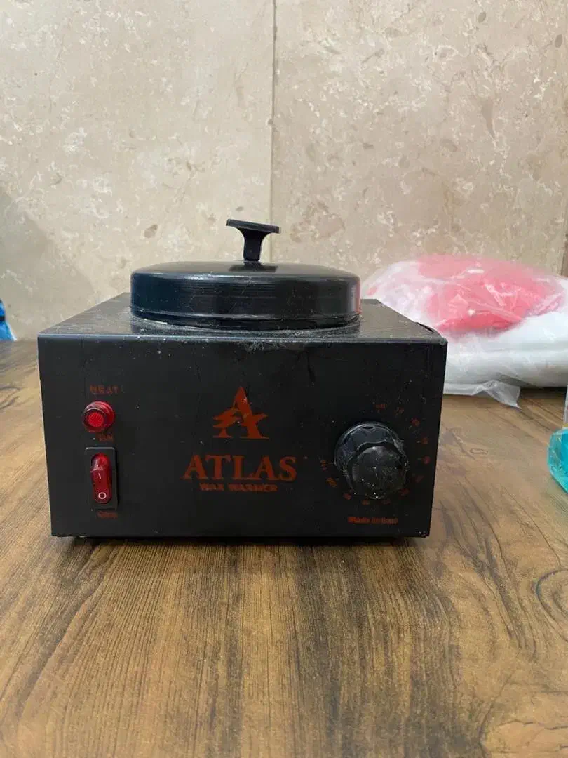 تعدادی وسایل ارایشگاه|آرایشگاه و سالنهای زیبایی|بافق, |دیوار