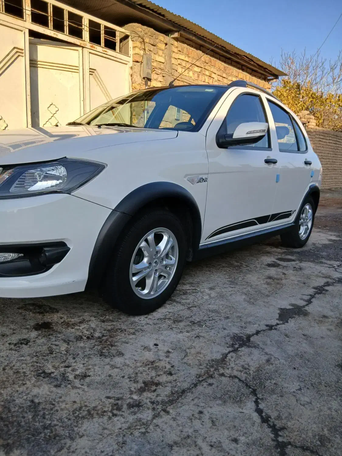 کوییک GXR 1403 سفید مشکی 85 گانه|خودرو سواری و وانت|تهران, نیروی دریایی|دیوار