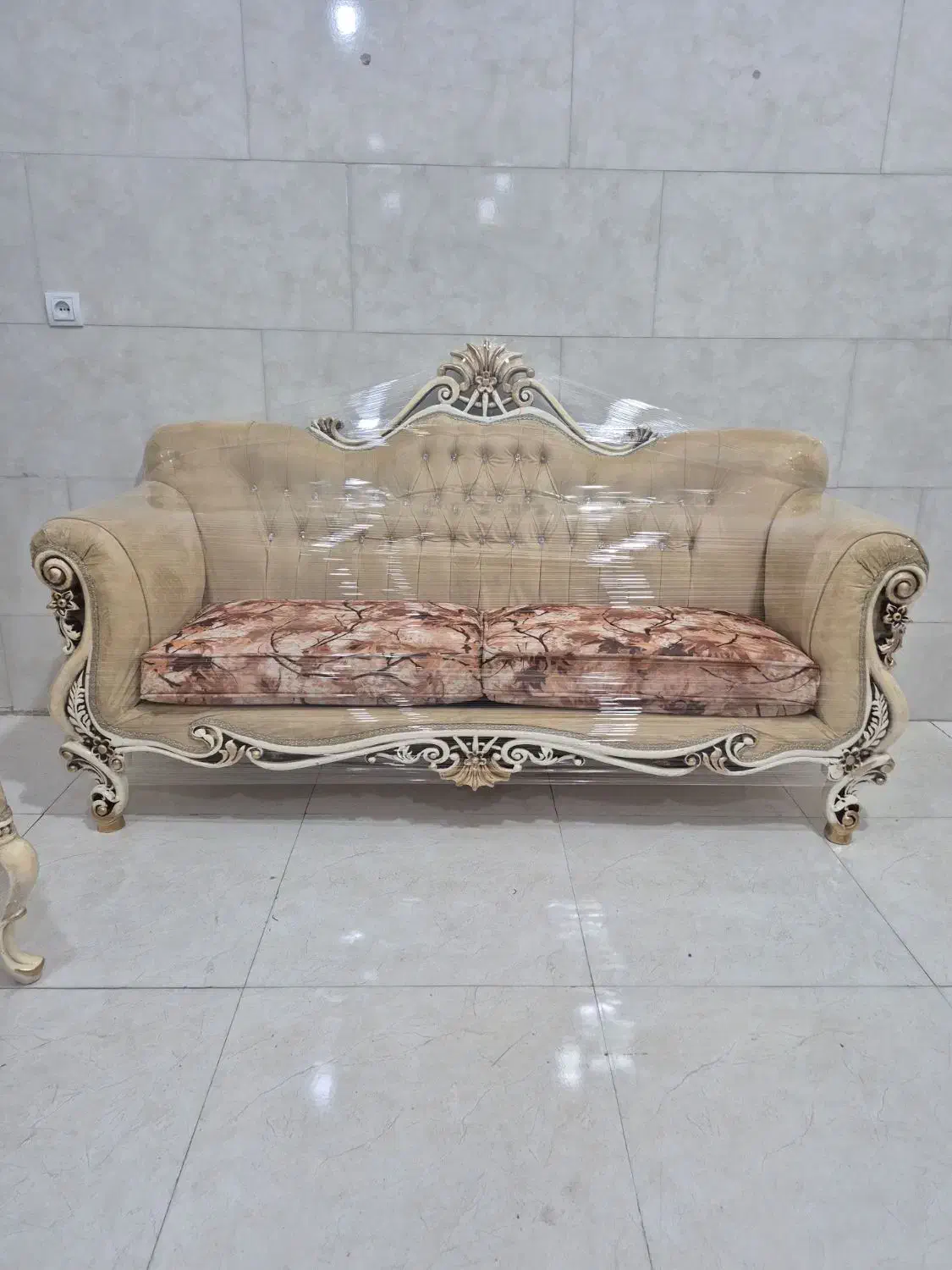 مبل سلطنتی خورشیدی ۷نفره|مبلمان خانگی و میز عسلی|رشت, دباغیان|دیوار