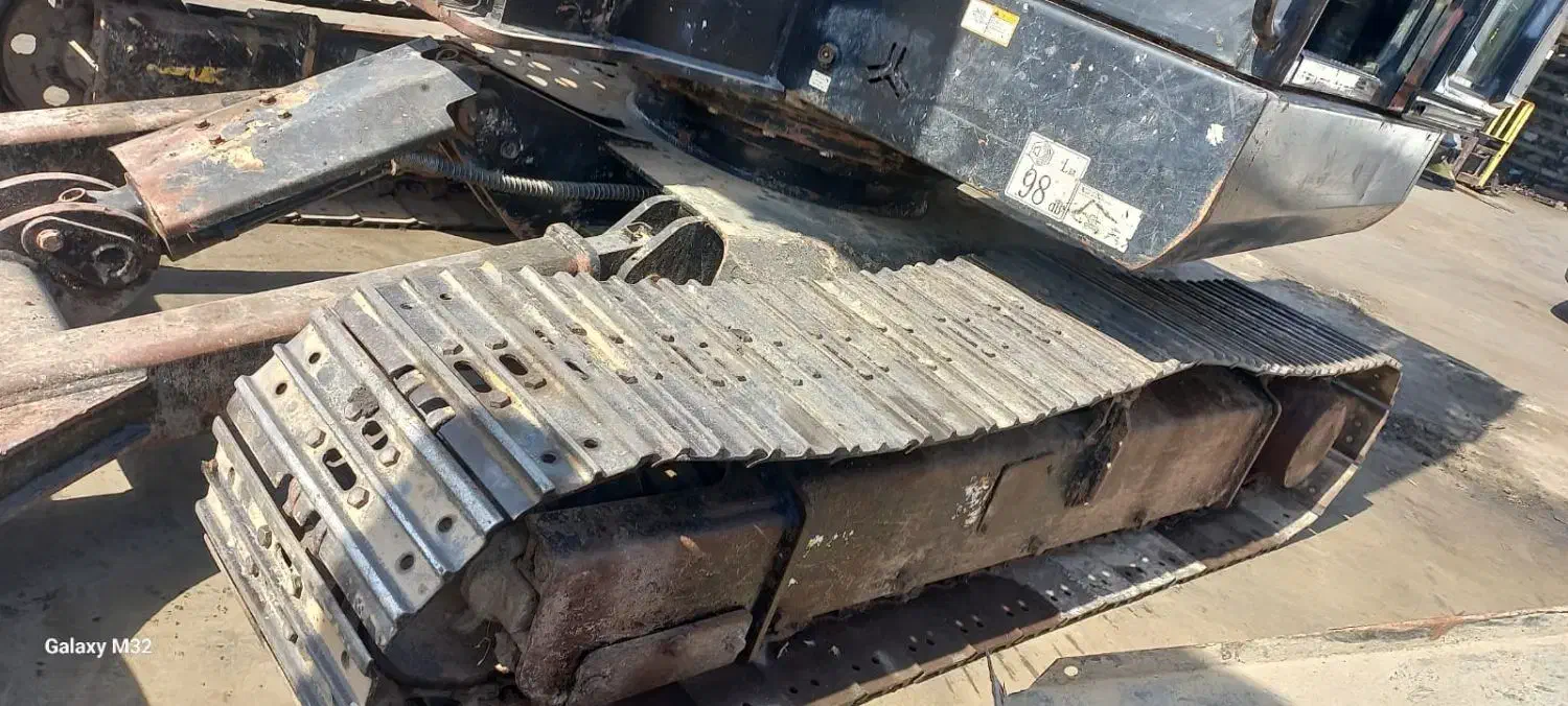 دو عدد مینی بیل سانی و لونگ نگ|ماشین‌آلات صنعتی|شیراز, لب آب|دیوار