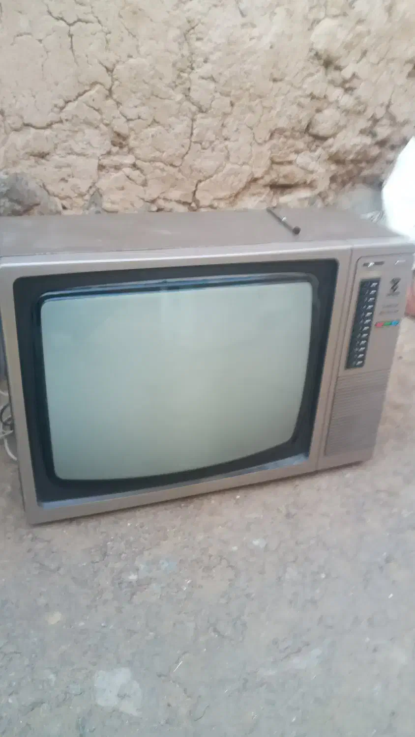 پارس|تلویزیون و پروژکتور|مهاجران, |دیوار