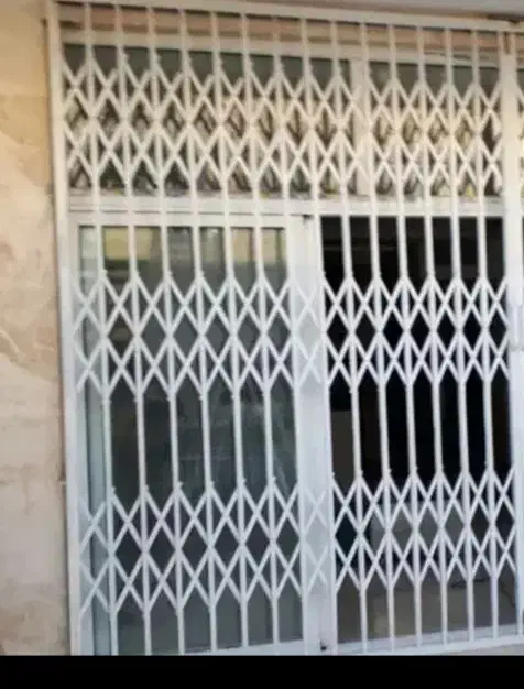 درب آکاردئونی سالم و تمیز|مصالح و تجهیزات ساختمان|شاهین‌شهر, کوی مهدیه|دیوار