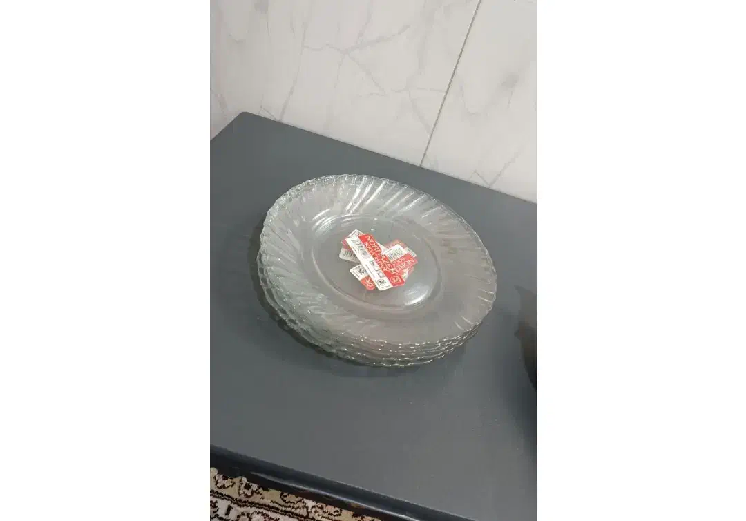 تعدادی ظروف در حد نو|ظروف سرو و پذیرایی|قم, نیروگاه|دیوار