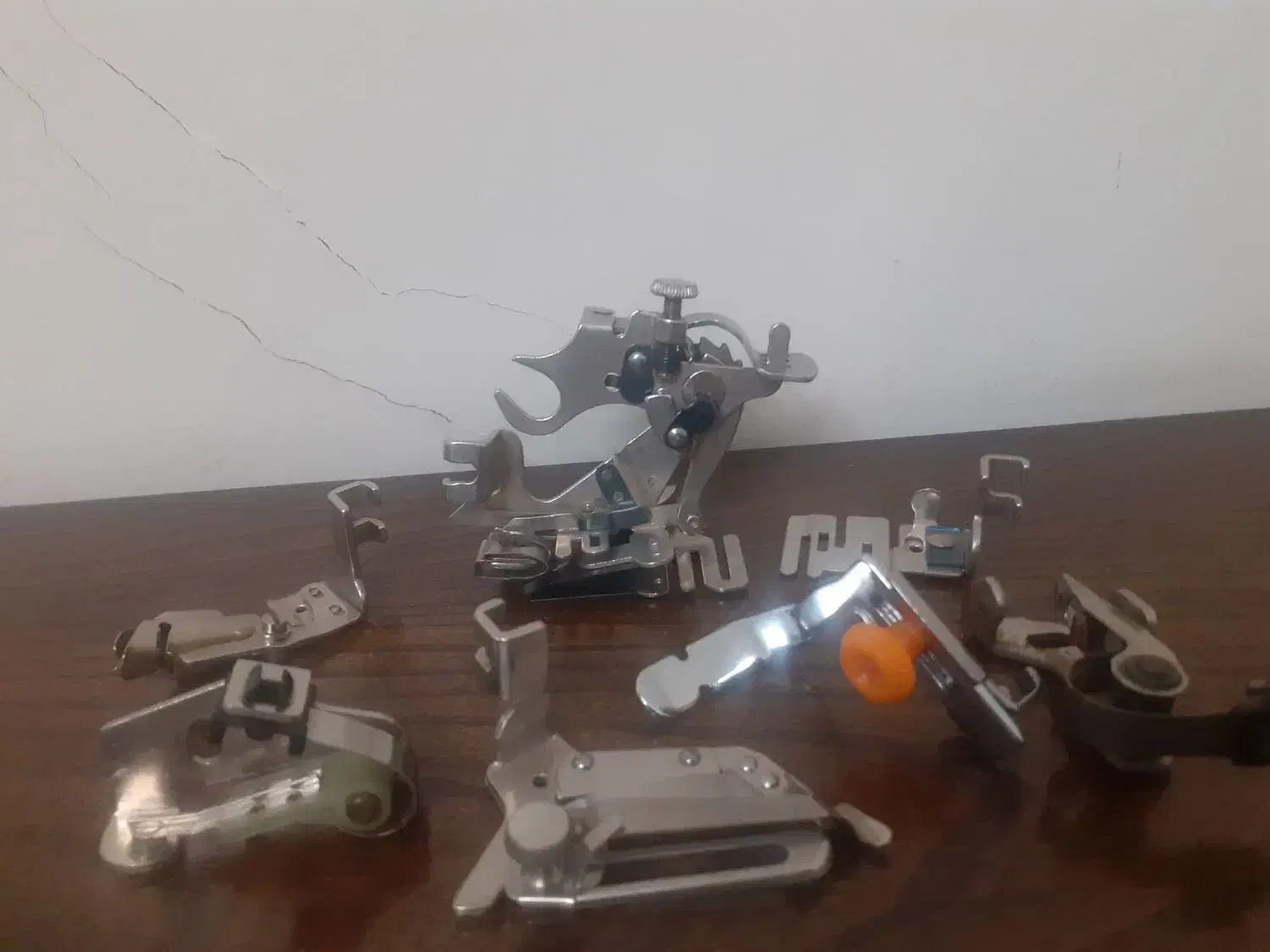 قیچی و پایه چرخ خیاطی|لوازم خیاطی و بافتنی|تهران, باغ فیض|دیوار