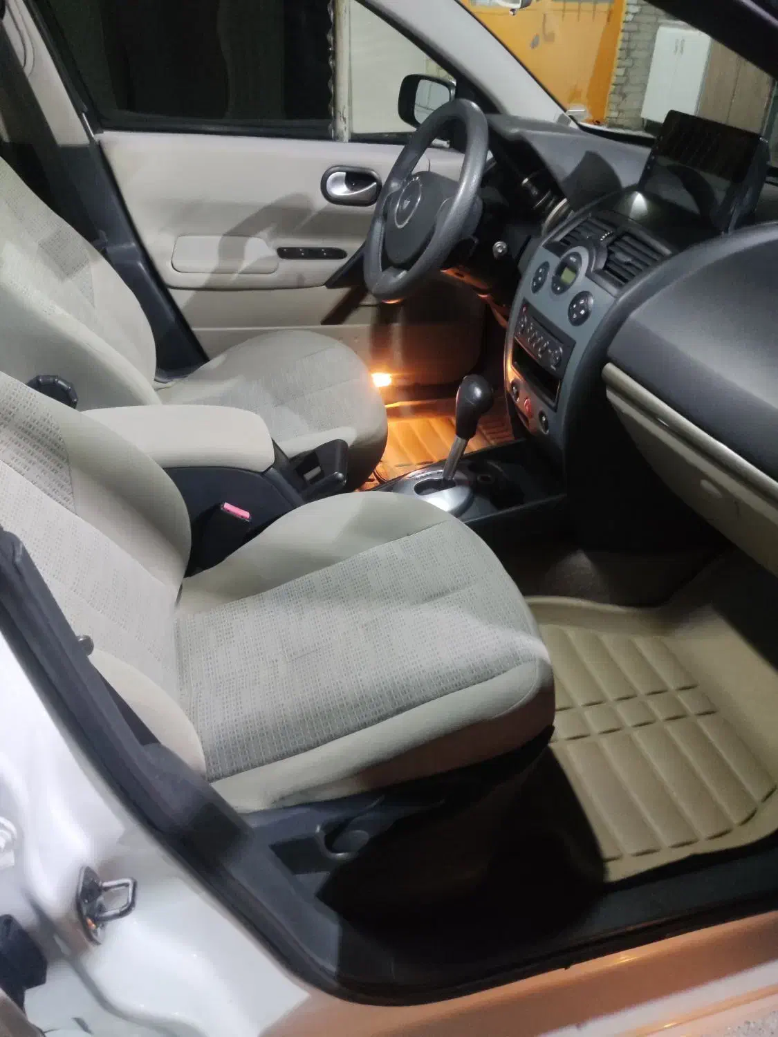 مگان۲۰۰۰اتومات مدل۹۰|خودرو سواری و وانت|تهران, هوانیروز|دیوار